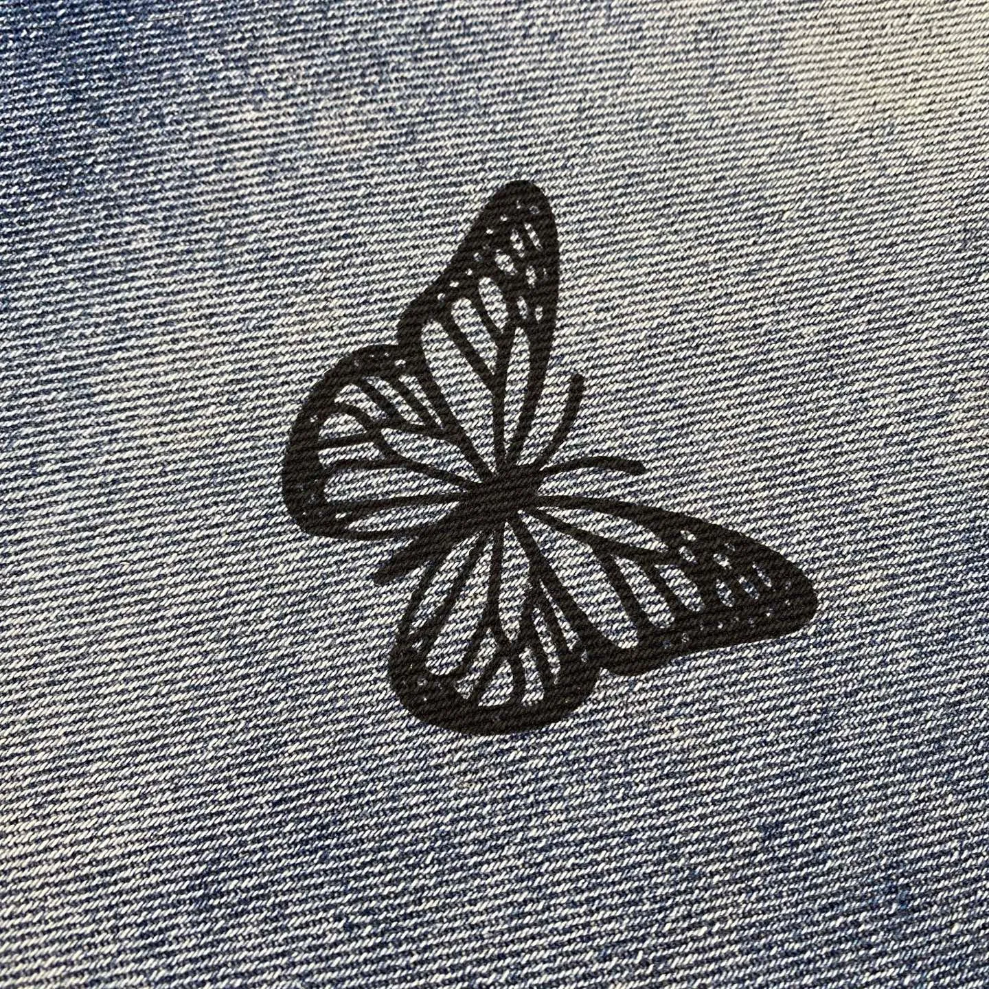 P230 Chrome Hearts 2025 new rare three-color butterfly print couple's washed loose jeans. High version, high version, top ceiling quality. Styles with different washed textures, very friendly to people with thin legs and thick legs. The straight version is very flattering to the leg shape. Moderate length that never goes out of style, easy to match with casual, basic styling for various styles, a must-have in the wardrobe! The fabric is stiff but also makes the upper body soft without losing texture. The washing process is even more perfect. It is a must-have item for everyone! ! ! Washed wheat, hang tag, pants label, three labels complete Color: blue Size: 28, 30, 32, 34